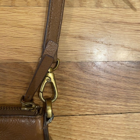Vtg. Fossil Leather Crossbody Bag Purse Pocket Tan Carmel Brown Key Charm READ - Picture 10 of 15